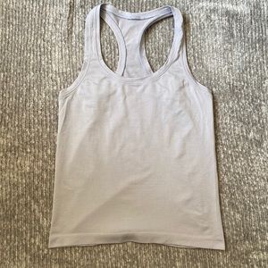 *GENTLY USED* Swiftly Tech Race Length (light purple) LULULEMON SIZE 4